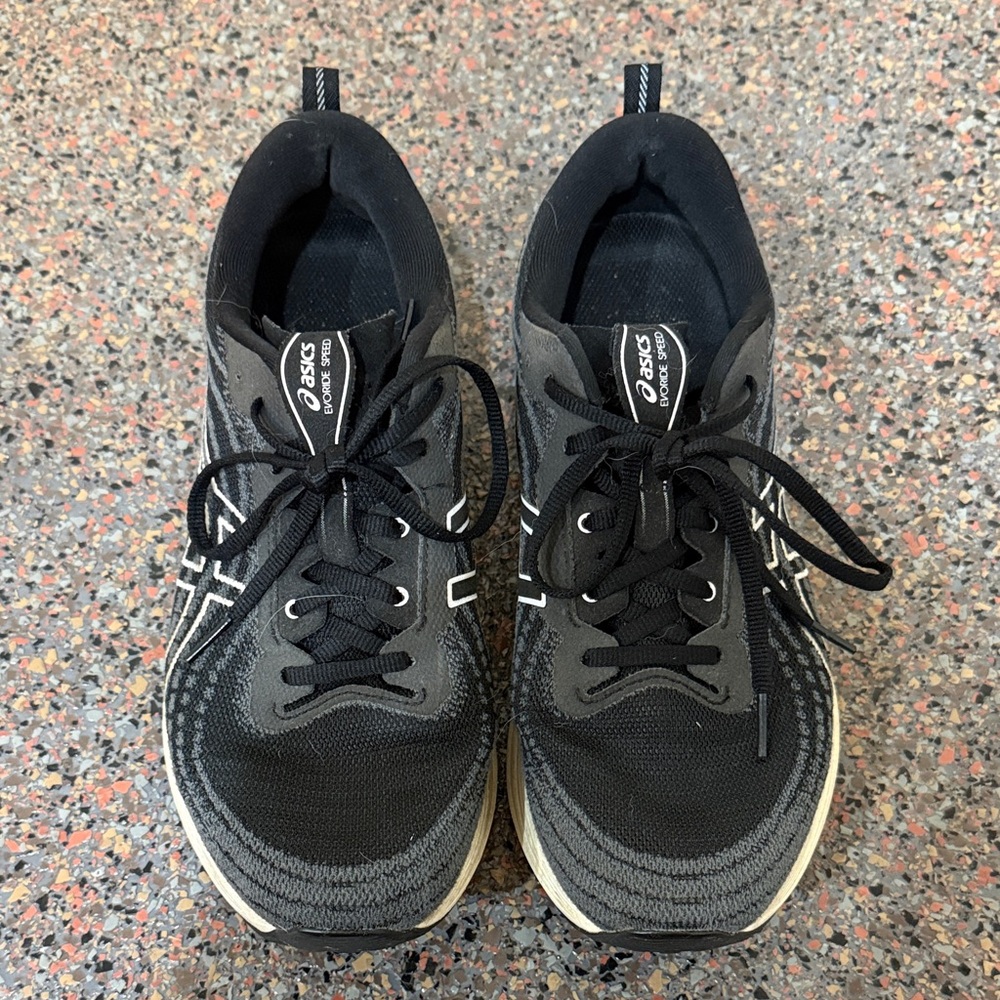 Asics Men's Black and White Wide Evoride Running Shoes